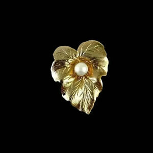 VTG Sarah Coventry Gold Tone Pearl Center Leaf Brooch Leaves Pin Signed Jewelry